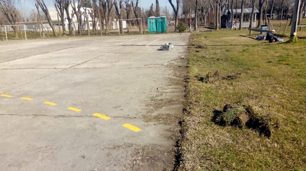 Reacondicionamiento del campo de deportes	