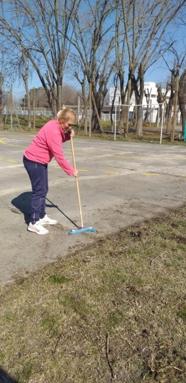 Reacondicionamiento del campo de deportes	